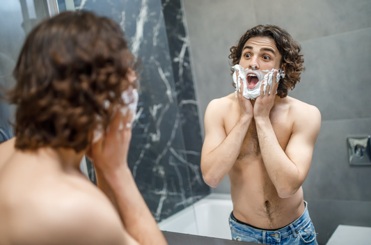 Cómo evitar la irritación y los granitos después de afeitarse: guía completa de cuidado con cosmopop®